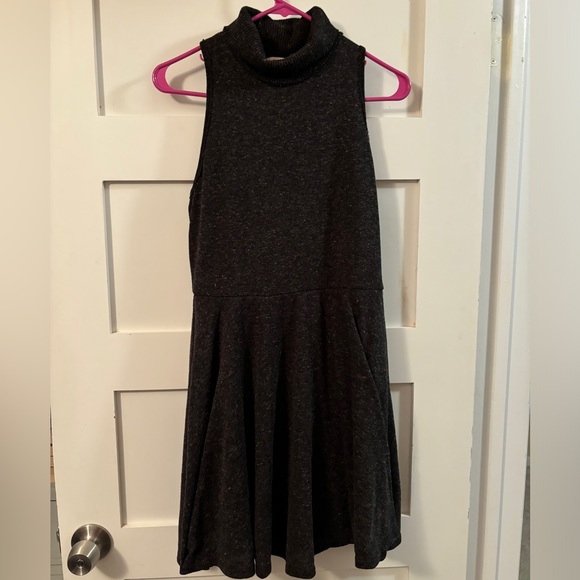 Sleeveless winter dress - Picture 1 of 3
